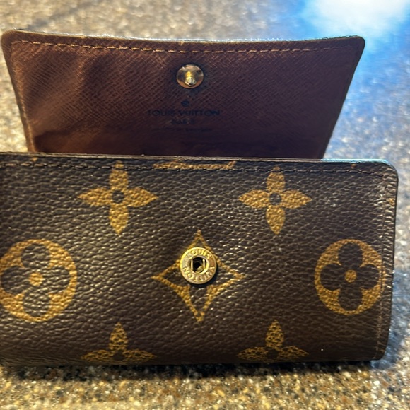 Louis Vuitton key case. EUC - Picture 8 of 8
